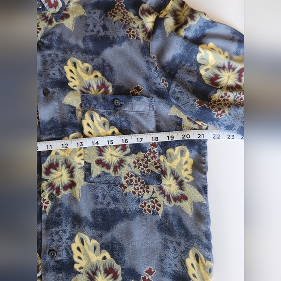 UnTied Men's Rayon Medium Button Down - Picture 4 of 10